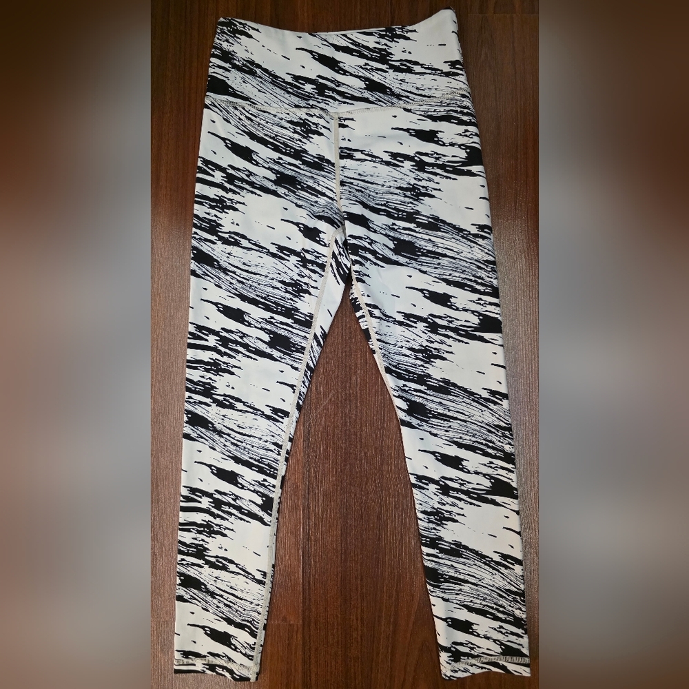 ZYIA Light n Tight Black White Viper Leggings Size 4 High Rise Compression